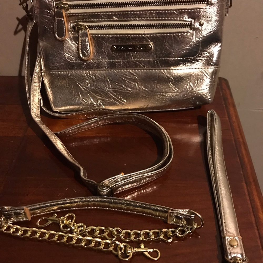Small leather silver gold purse.